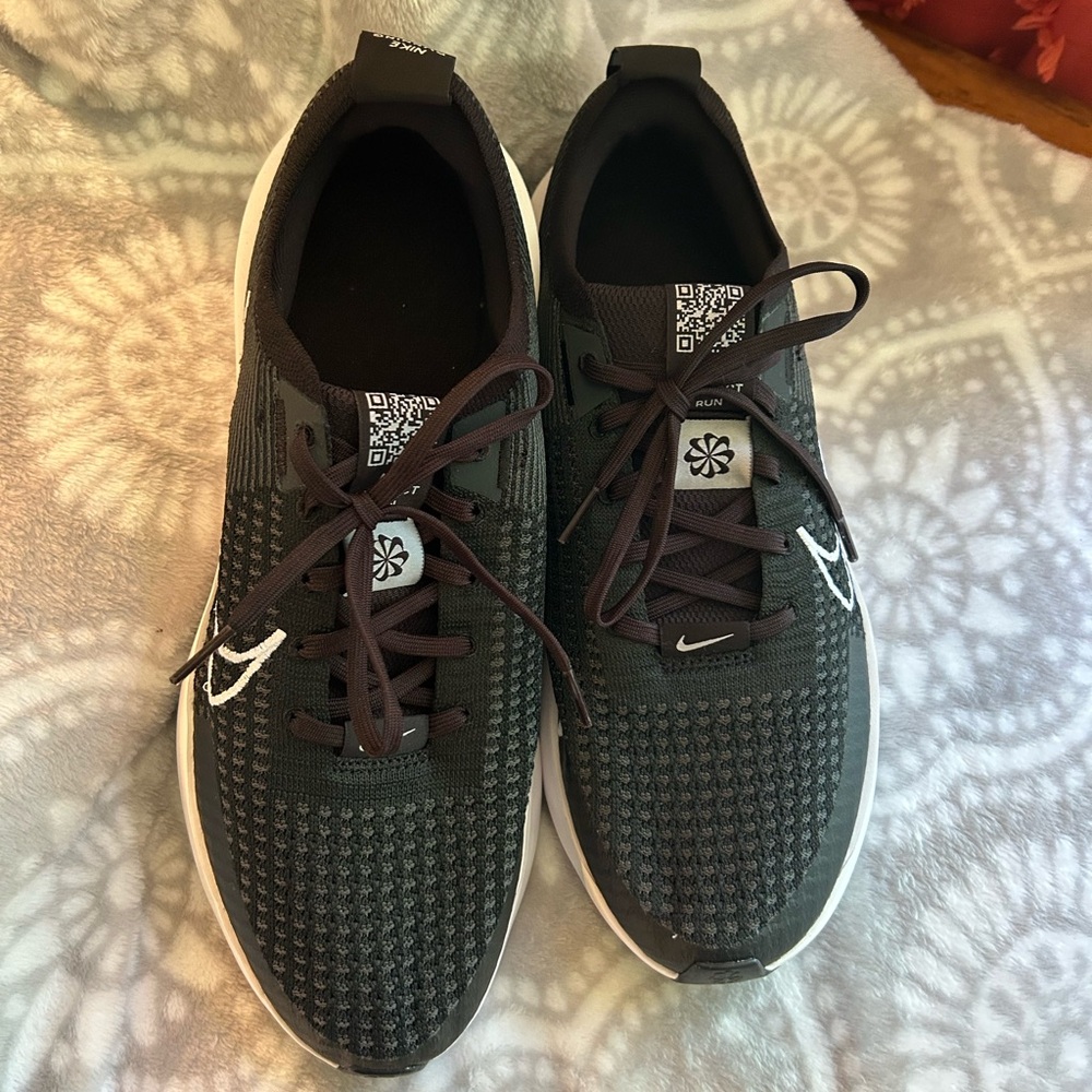 NEW Nike Interact Run Sneakers - Women’s size 11 - never worn! - Picture 3 of 10